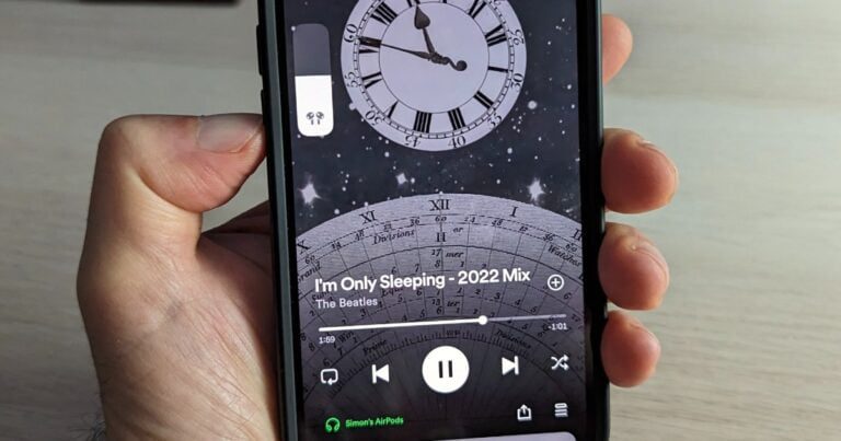 كيفية رفع صوت سماعات AirPods وAirPods Pro