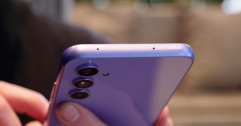 هل يحتوي هاتف Samsung Galaxy A54 على مقبس سماعة الرأس؟