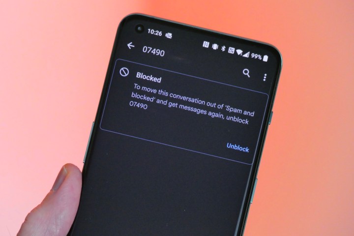حظر رقم يرسل رسائل نصية غير مرغوب فيها على الهاتف.