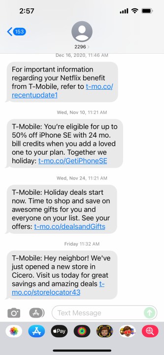 اضغط على صورة الملف الشخصي أو الاسم الموجود أعلى تطبيق الرسائل.