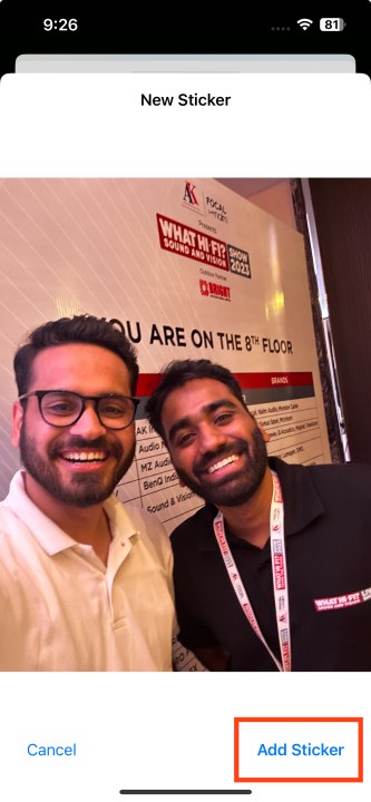 انقر على "إضافة ملصق" الخيار الموجود في الزاوية السفلية اليمنى.