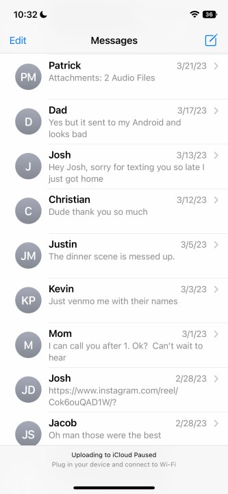 لقطة شاشة لتطبيق رسائل iOS.