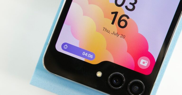 هل يحتوي هاتف Samsung Galaxy Z Flip 5 على مقبس سماعة الرأس؟