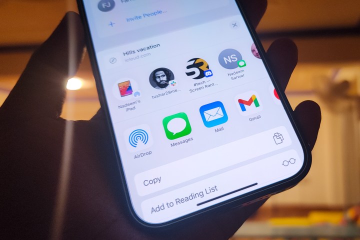 إرسال رابط إلى مكتبة الصور المشتركة.