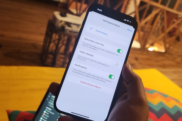 تحديد حالة الرؤية لمكتبة الصور المشاركة.