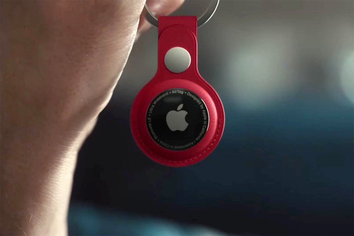 Apple AirTag عن قرب.