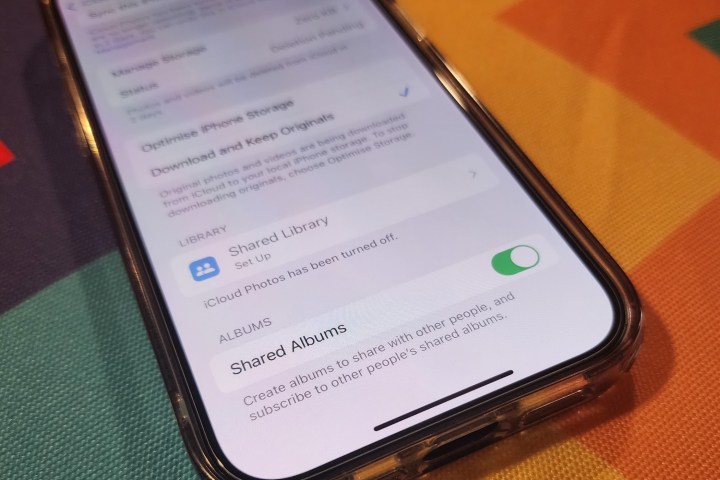 نظام الألبومات المشتركة في iCloud.